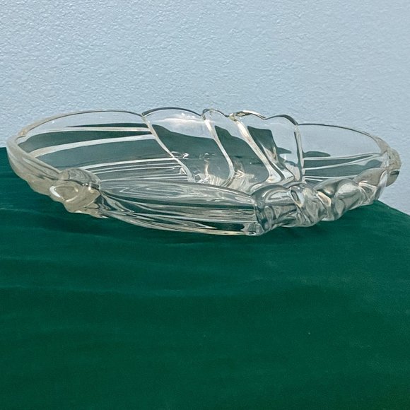 Large Glass Platter Bowl With Curved Edges And Abstract Leaf Design 12.5" - Picture 3 of 7